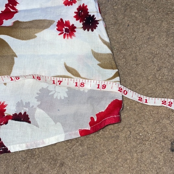 Honey Punch red and white floral milkmaid blouse. - Picture 6 of 10